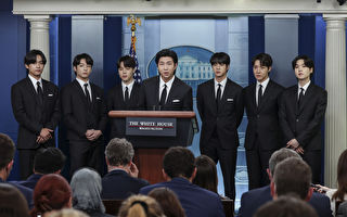 BTS访白宫会拜登谈反亚裔歧视 合照比手指爱心