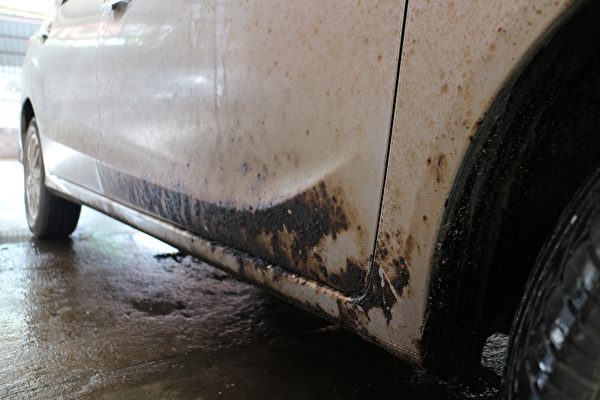 如何清除汽車上的瀝青？