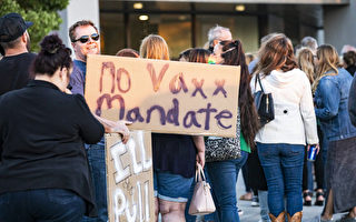 未打疫苗學生被拒參加畢業典禮 家長抗議