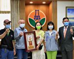 邱燕清榮獲全國「慈暉獎」 縣長接見表揚