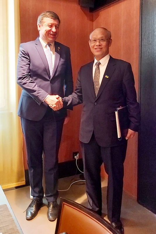 台灣與立陶宛WTO雙邊會談 鄧振中與立國代表合影