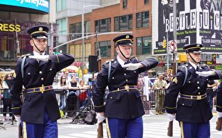 美国陆军247岁生日 纽约时代广场仪队欢庆