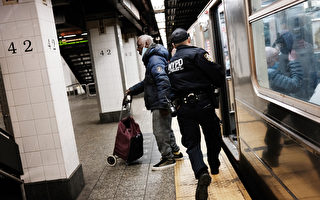 市长拟恢复警察单人巡逻地铁 工会批评