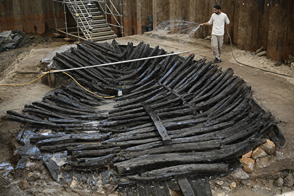 法國展示1300年前古沉船 長度逾12米