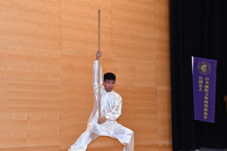 新唐人武術大賽金獎得主劉大雁武術表演。
