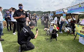城博會維安不馬虎 幹員與警犬吸引遊客拍照