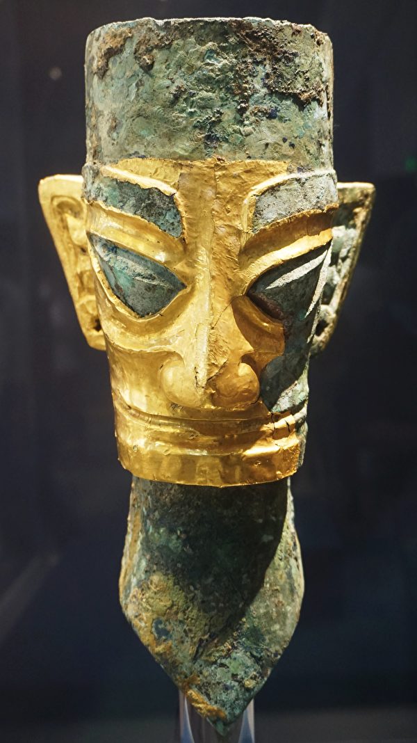 On September 17, 2021, a bronze head with a gold face unearthed in Sanxingdui was exhibited in Hangzhou. Its appearance is very different from that of the Central Plains culture.  (Feature China/Future Publishing via Getty Images)