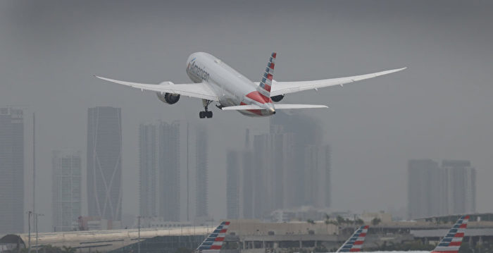 载逾百人航班迈阿密机场降落时着火 视频曝光