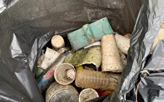 鳳山溪清出2,528公斤廢棄物 多為瓶罐垃圾包