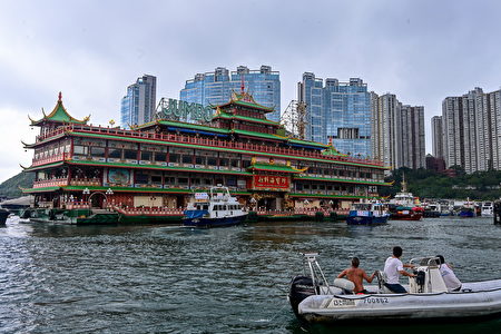 象徵香港文明的地標傾覆南海 東方之珠黯然失光