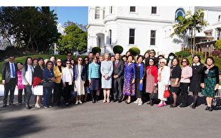 台侨团体参访昆士兰总督府