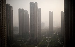 中國樓市低迷 政府誘逼老百姓買房