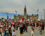 加拿大國慶日 抗議者聚集國會山呼籲自由