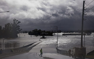 40年来最严重洪灾 悉尼温莎区水位近14米