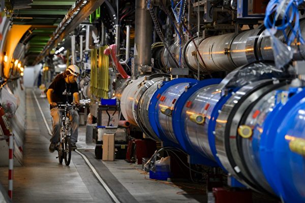 欧洲核子研究中心（CERN）：大型强子对撞机发现三种新奇异粒子