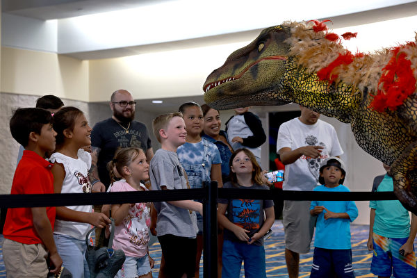 組圖：美國佛州舉行「侏羅紀探索」恐龍展