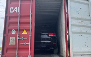 安省省警攔集裝箱卡車 追回兩輛被盜SUV