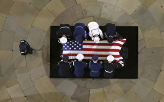 组图：二战英雄伍迪殒落 美国会举行纪念仪式