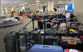 傳送系統不靈 皮爾遜機場3號航站樓行李積壓
