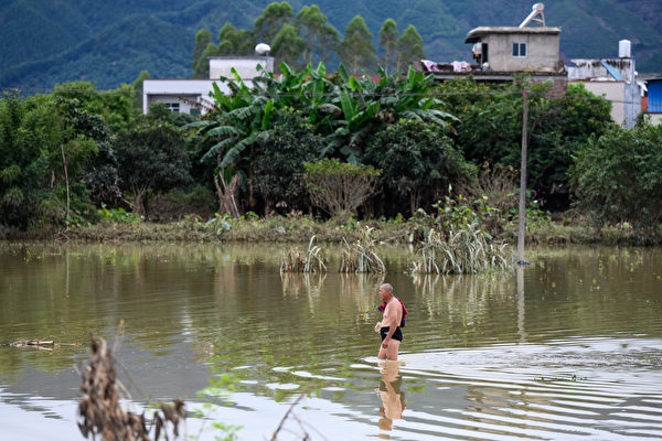 2022年7月6日，廣東清遠遭遇洪災。（STR/AFP via Getty Images）