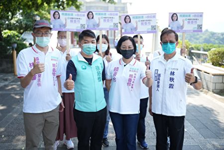 賴香伶領年輕參選人倡議十八歲公投。