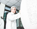 桃园客家医师梁成福 令人叹为观止的瓷刻作品