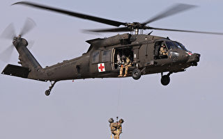 美军两架黑鹰直升机坠毁 9人丧生