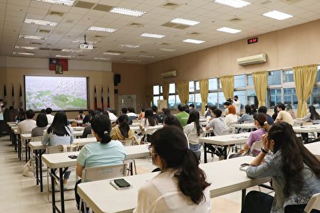 嘉义市政府在8月为暑期工读规划“学校没教的职场大小事”系列讲座，为青年提升职场竞争力。