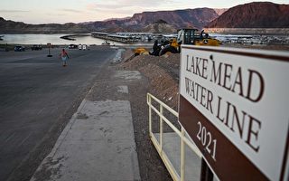 美国最大人工湖干涸 惊现更多人体遗骸