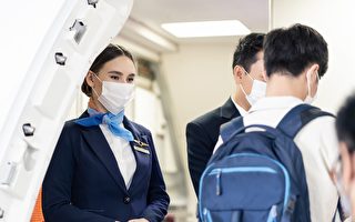 为什么乘客登机时 空服员会站在客舱入口？