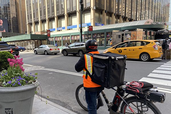 紐約政府樓擬禁放電單車 引發外賣郎抗議