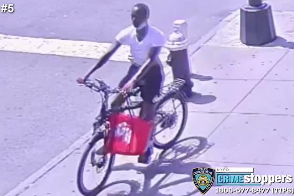 纽约市曼哈顿一男子 骑自行车盗窃女子iPhone