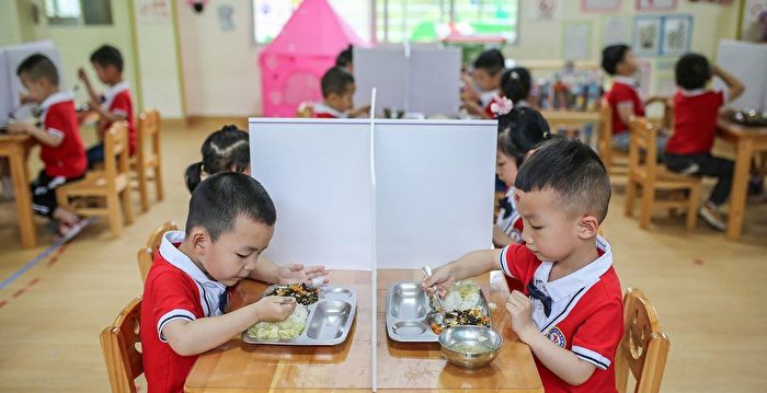 两会代表建议免除孩子学费至大学促生育 惹议