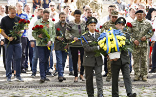 组图：乌克兰独立日 利沃夫举行纪念仪式