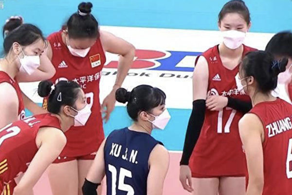 中國女排戴口罩參加亞洲盃賽 網民：成國際笑話