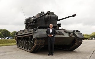 组图：德总理访军事训练区 聚焦猎豹防空坦克