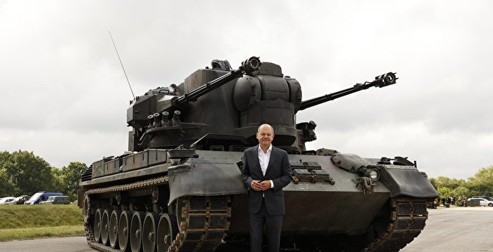 组图：德总理访军事训练区 聚焦猎豹防空坦克