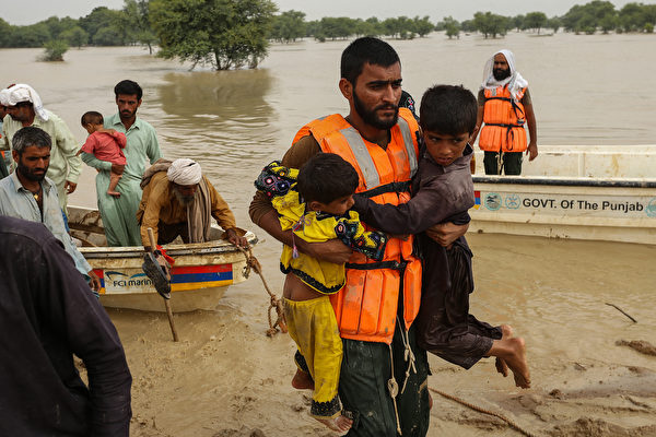 巴基斯坦爆發洪水等極端天氣 至少千人遇難