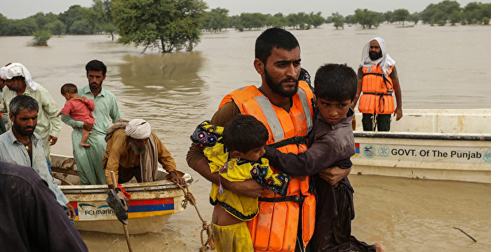 巴基斯坦爆发罕见大洪水 至少千人遇难
