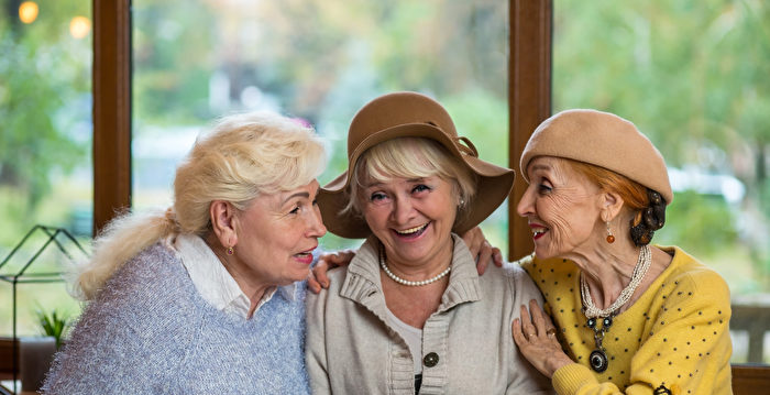 警局警告:“分心盗窃”案频发 老年人成目标