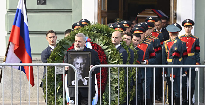 戈尔巴乔夫周六下葬 数千俄罗斯人排队告别