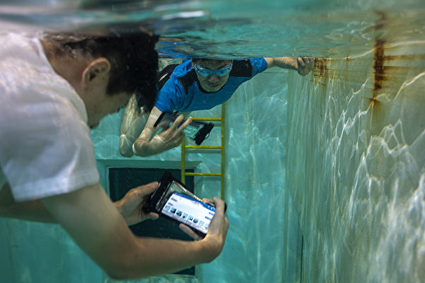 首款水底通訊App可讓手機水下收發訊息
