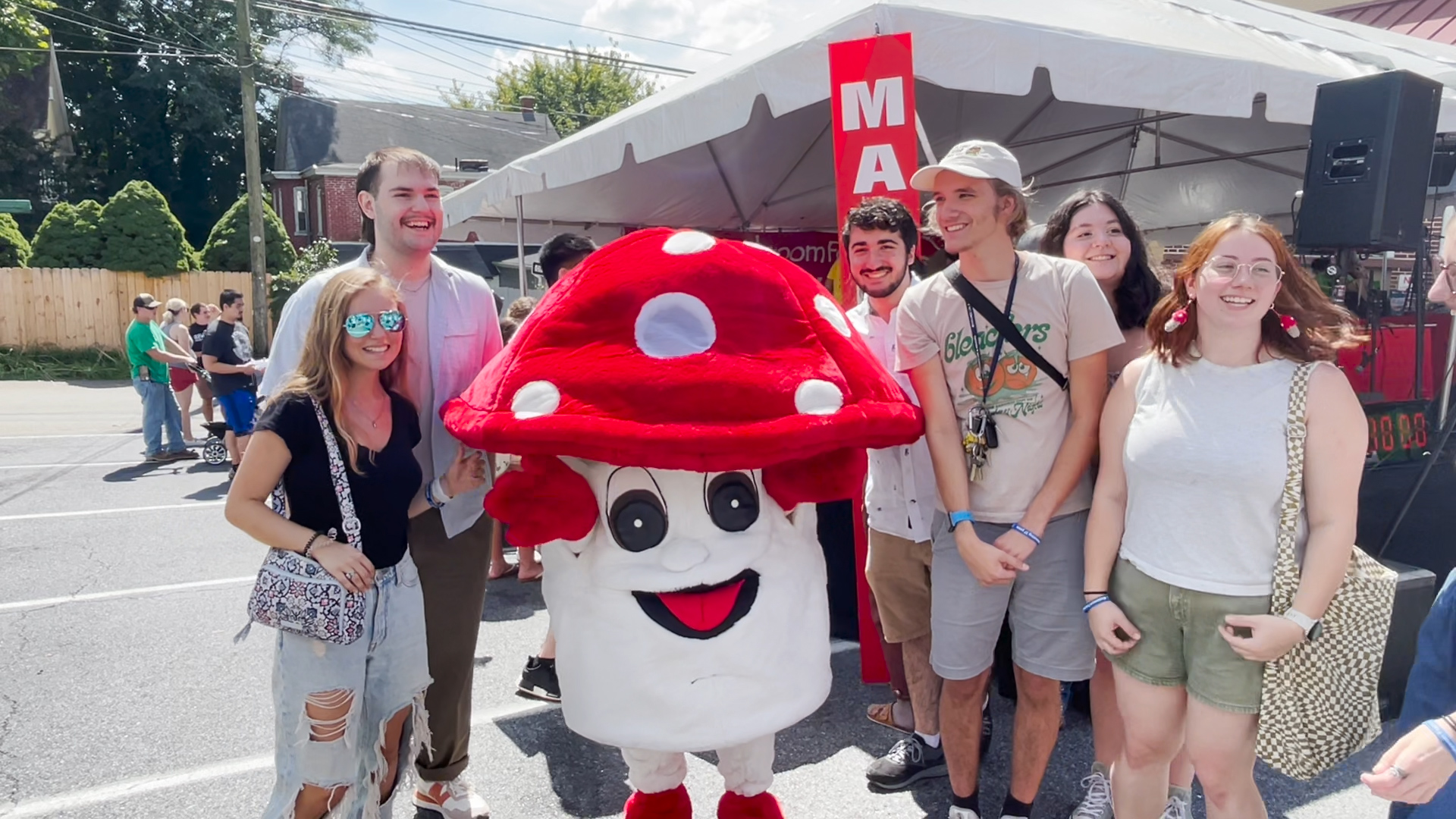 美国宾州“世界蘑菇之都”举办第37届蘑菇节