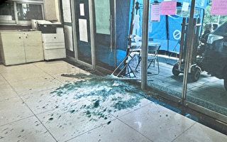 身障男駕代步車撞碎派出所玻璃門遭判拘役