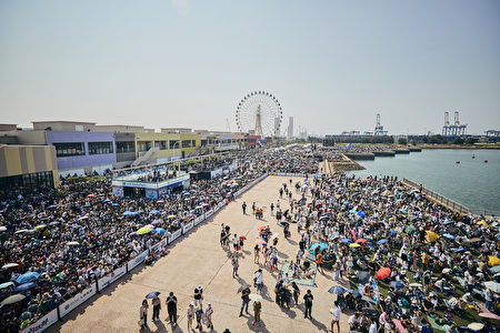 台湾首届Red Bull飞行日于9月18日在MITSUI OUTLET PARK 台中港热血登场，现场不仅汇集超过五万人到场观看，更有百万民众线上参与。