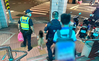 「我要找媽媽」 員警護送小兄妹尋母