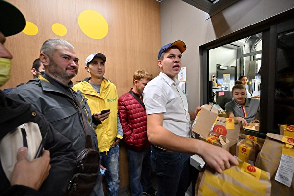 组图：俄乌战争逾半年 麦当劳在乌克兰重开张