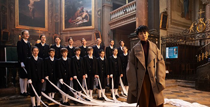 吴青峰赴法国拍MV 冻到只剩下眼球可动