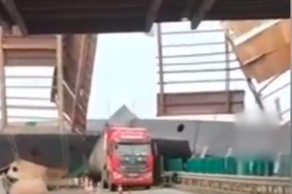 广东中山一在建高架桥坍塌 网民：豆腐渣工程