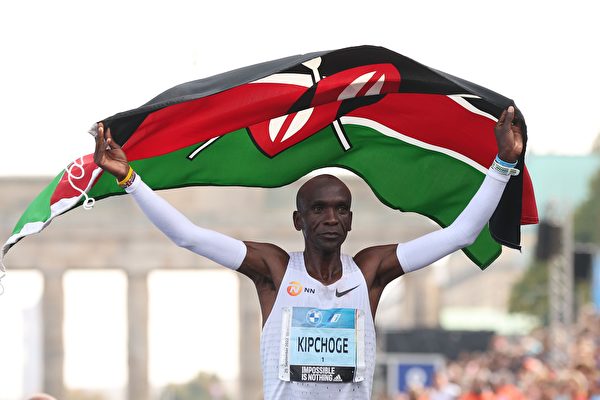 37岁肯尼亚名将基普乔格再破马拉松世界纪录
